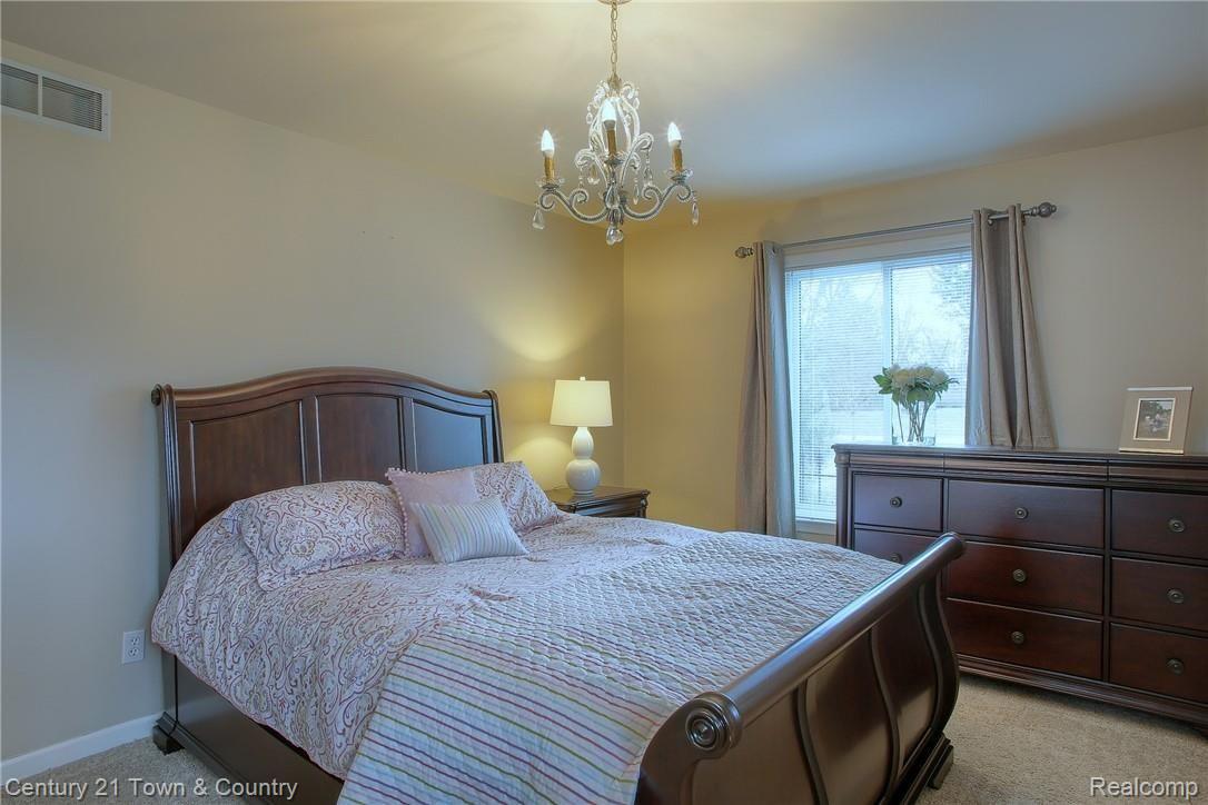 2300 Kingsford Road Rochester, MI 48309 - Photo 22 of 32 22-3rd Bedroom.jpg
