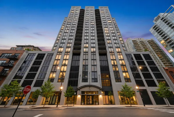$349,995 | 435 West Erie Street, Unit 1506, Chicago, IL 60654