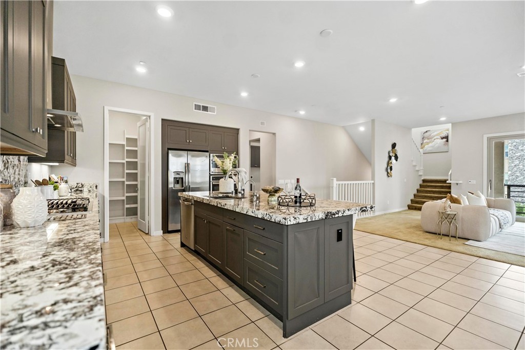 185 Frame Irvine, CA 92618 - Photo 4 of 21