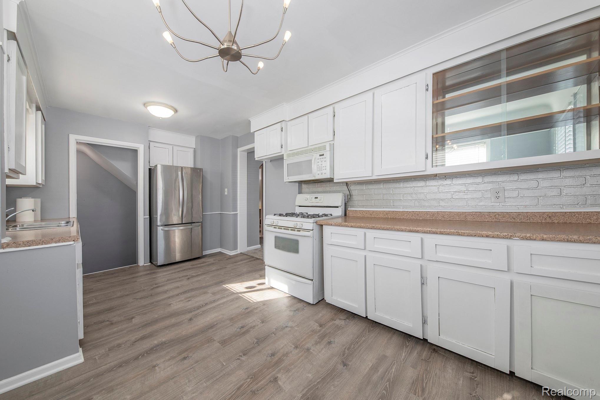 4448 Howe Road Wayne, MI 48184 - Photo 6 of 25 2S4A8747.jpg