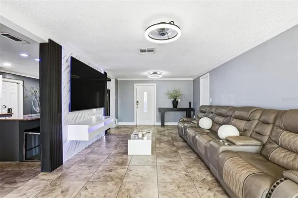 $399,900 | 1301 Vinemont Drive, Brandon, FL 33510