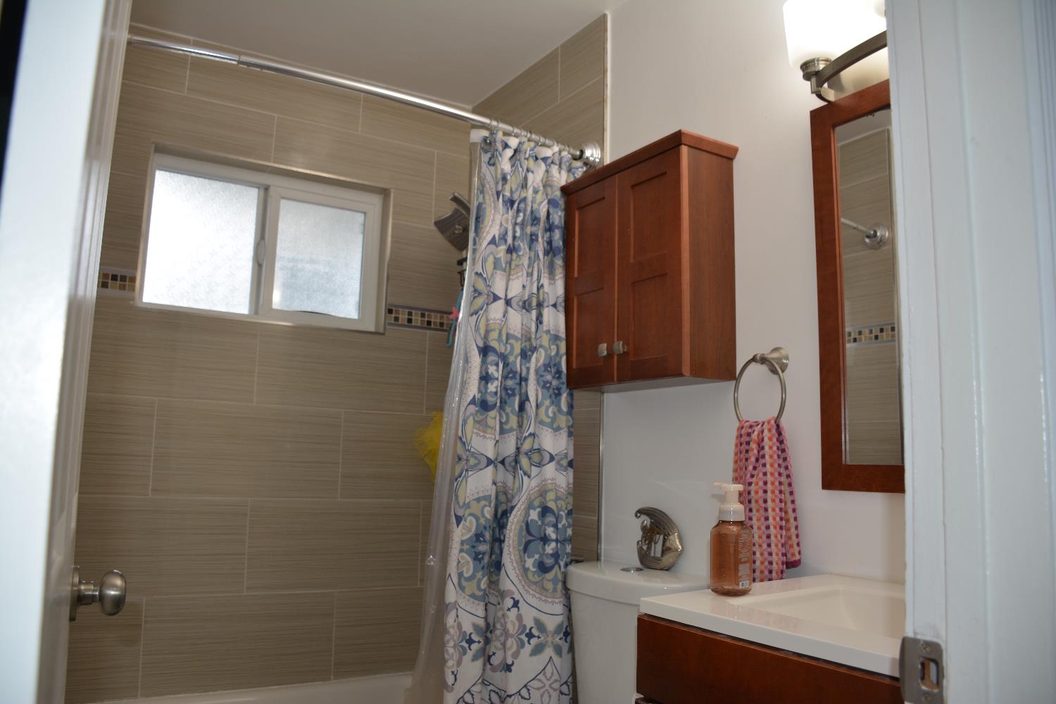 5630 Allen Avenue, Unit 4 San Jose, CA 95123 - Photo 13 of 23 a bathroom with a bathtub and shower