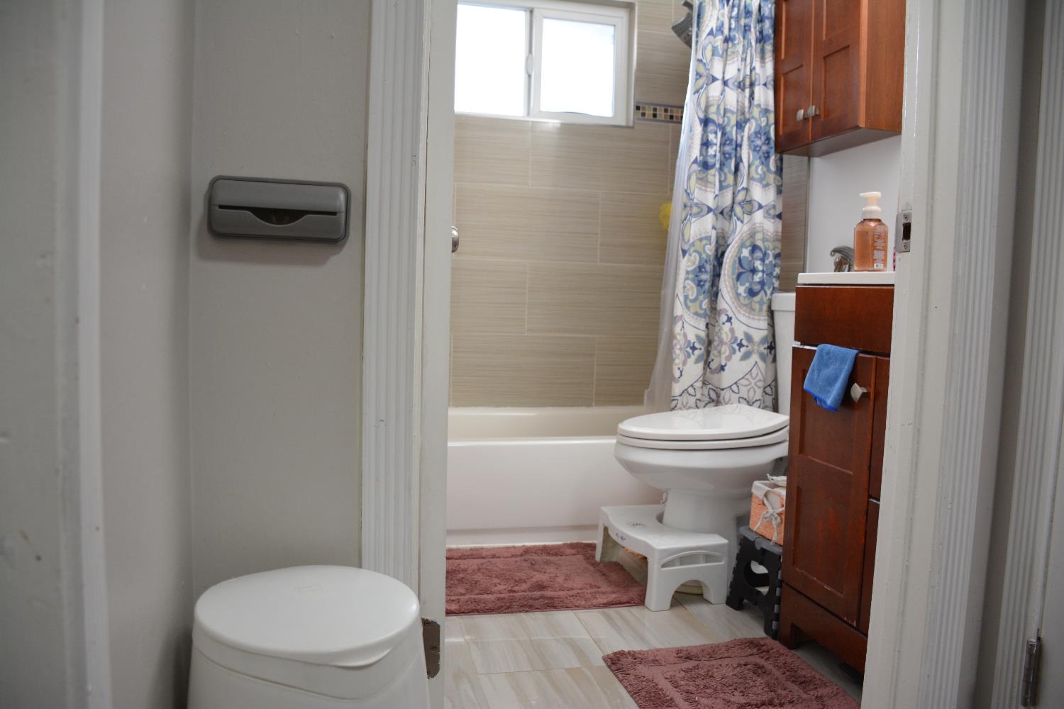 5630 Allen Avenue, Unit 4 San Jose, CA 95123 - Photo 14 of 23 a bathroom with a toilet and a shower
