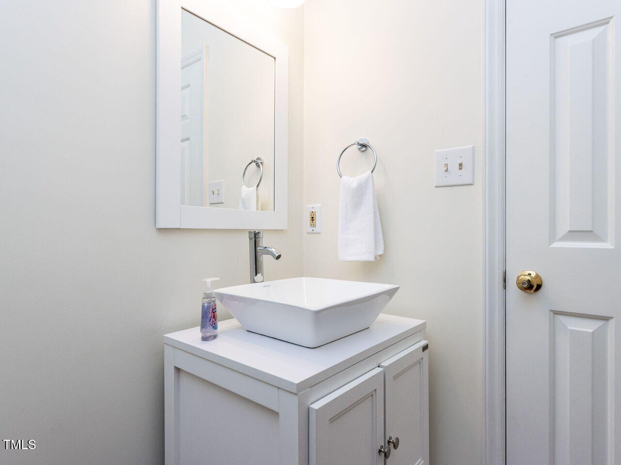 3401 Singleleaf Lane Raleigh, NC 27616 - Photo 8 of 36 008-1280x960-half-bath