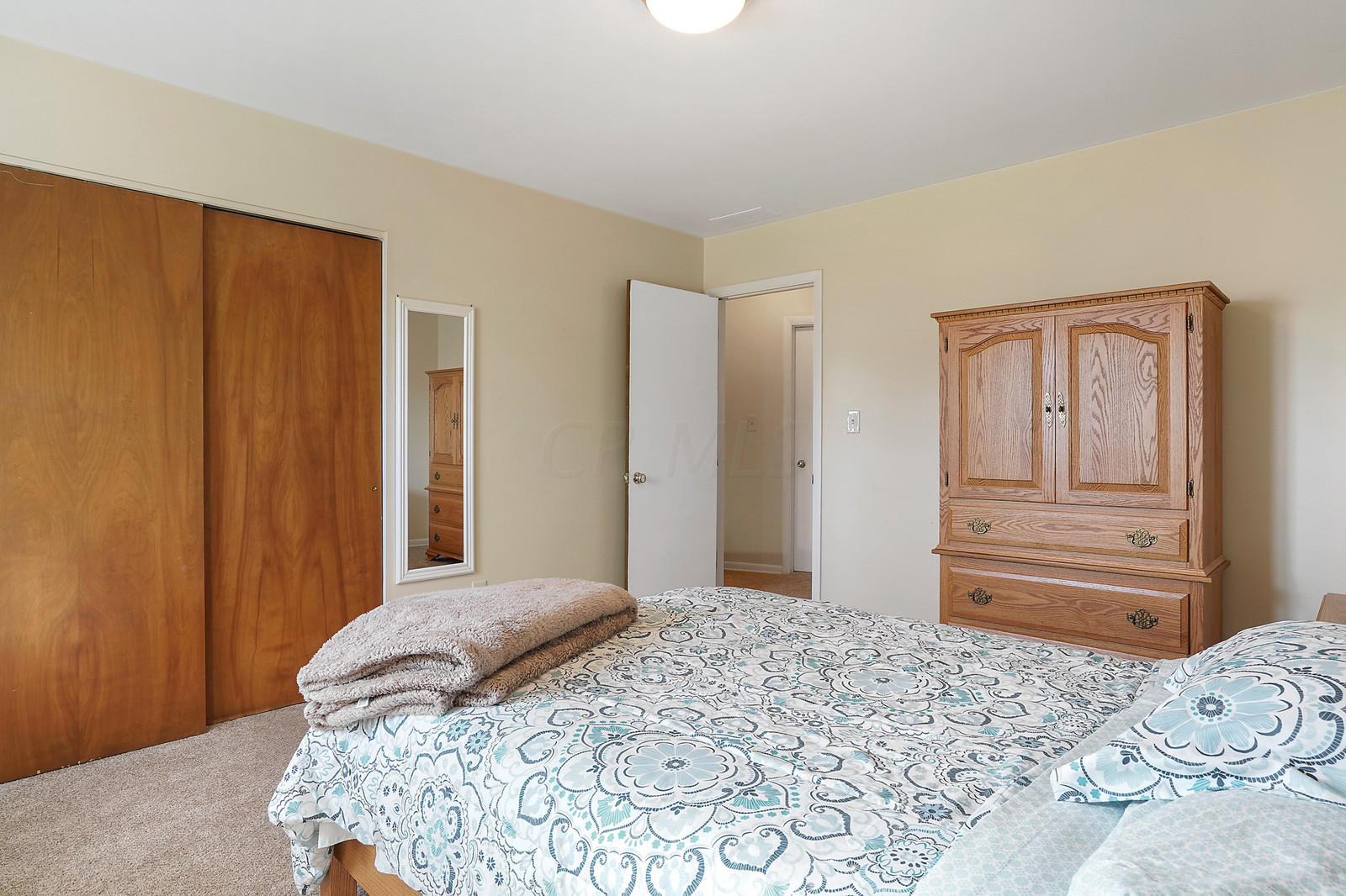 1092 Folkestone Road, Unit 13B Columbus, OH 43220 - Photo 15 of 24
