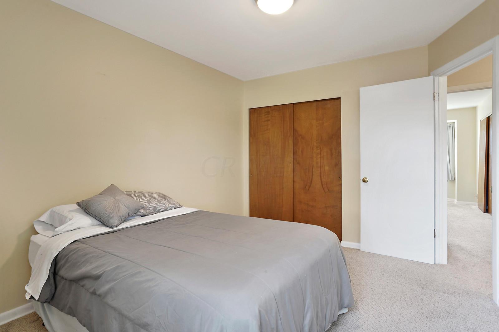 1092 Folkestone Road, Unit 13B Columbus, OH 43220 - Photo 17 of 24