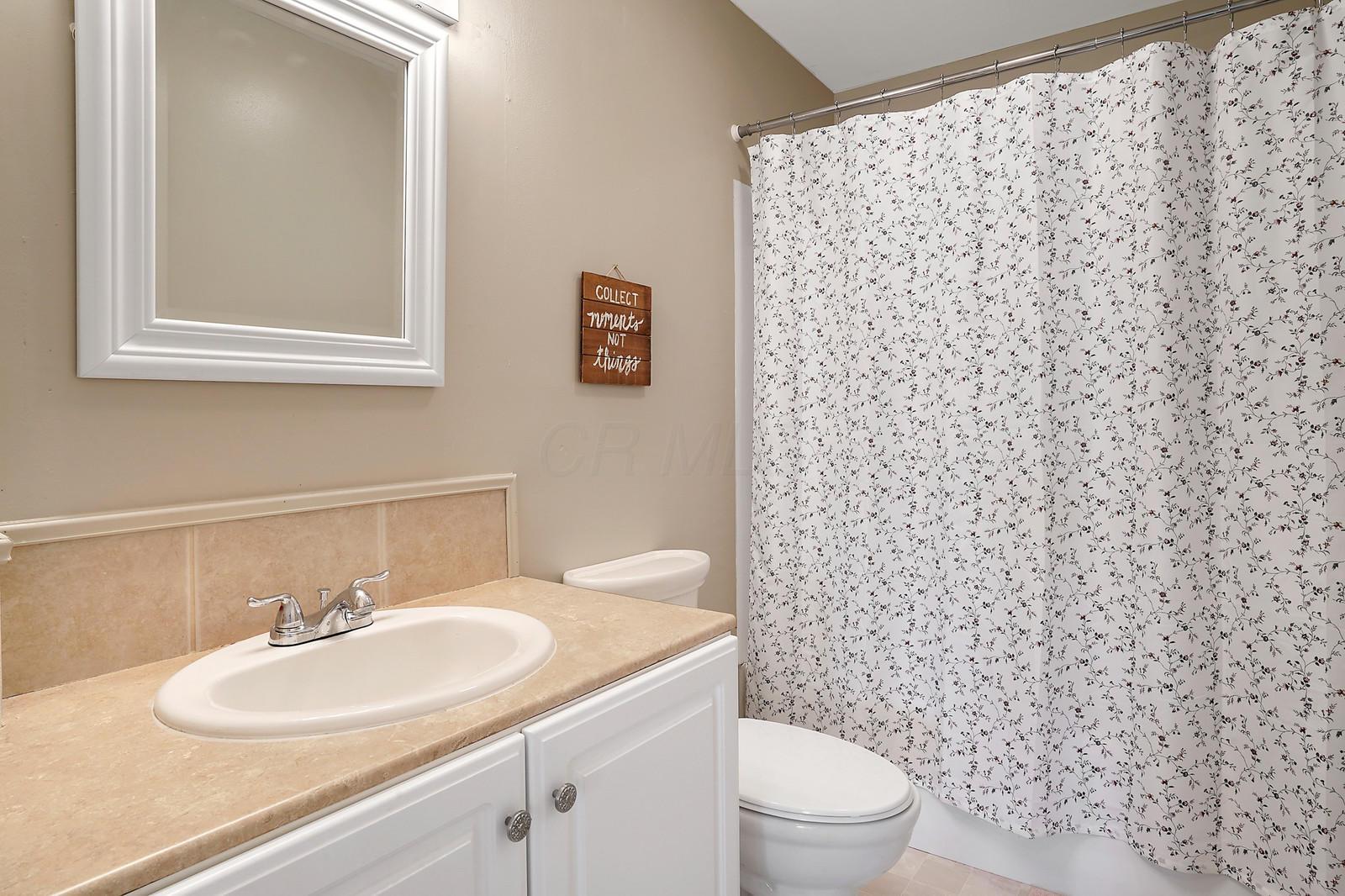 1092 Folkestone Road, Unit 13B Columbus, OH 43220 - Photo 18 of 24