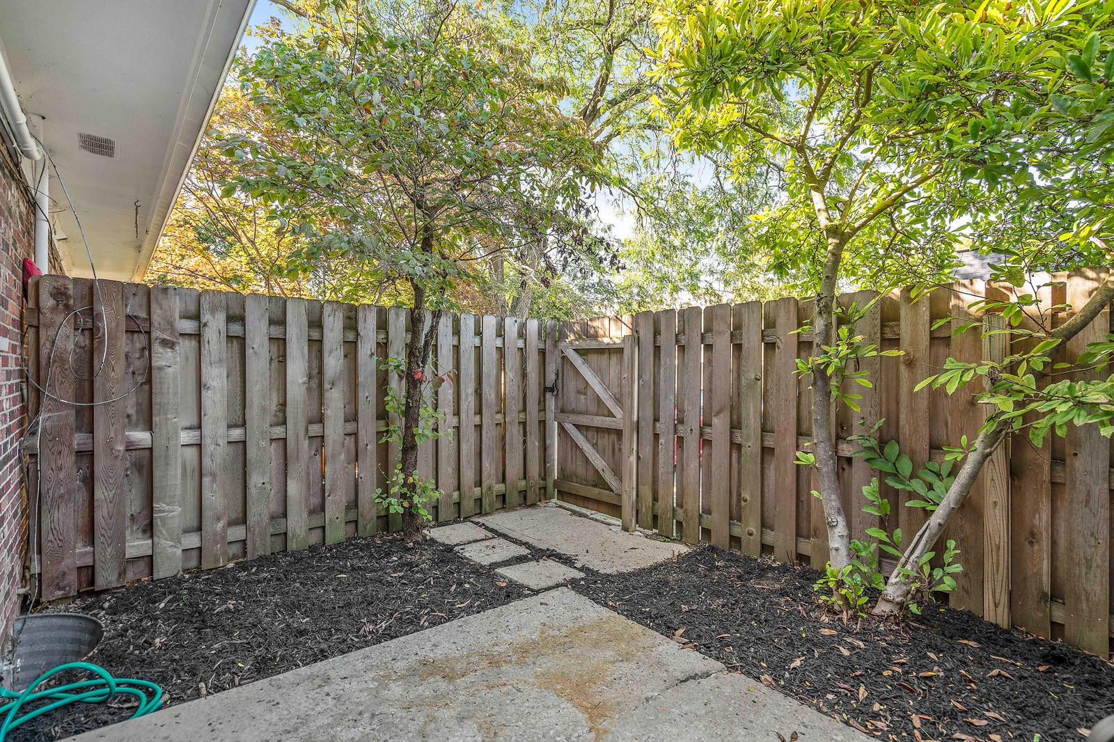 1092 Folkestone Road, Unit 13B Columbus, OH 43220 - Photo 23 of 24