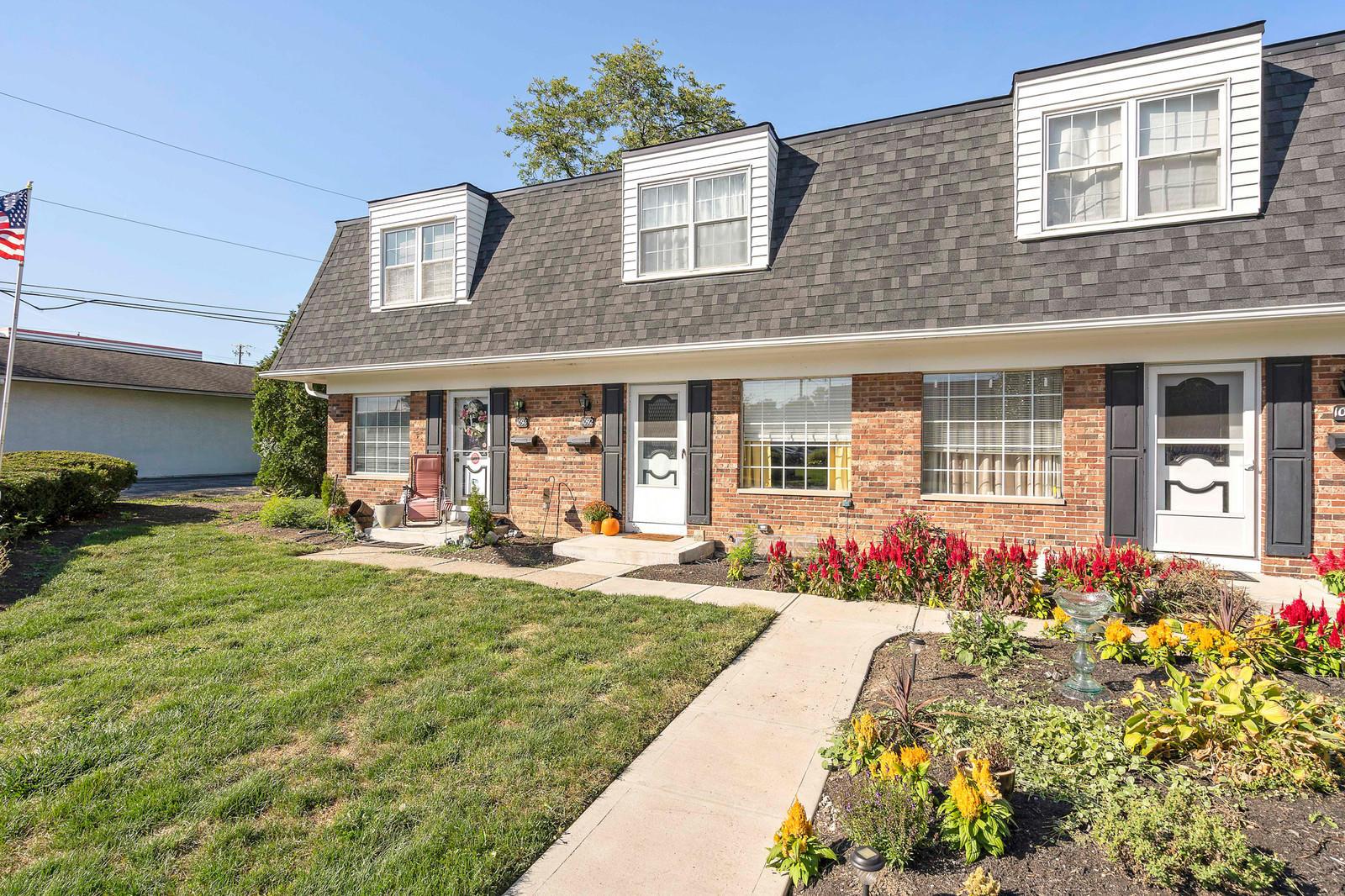 1092 Folkestone Road, Unit 13B Columbus, OH 43220 - Photo 3 of 24
