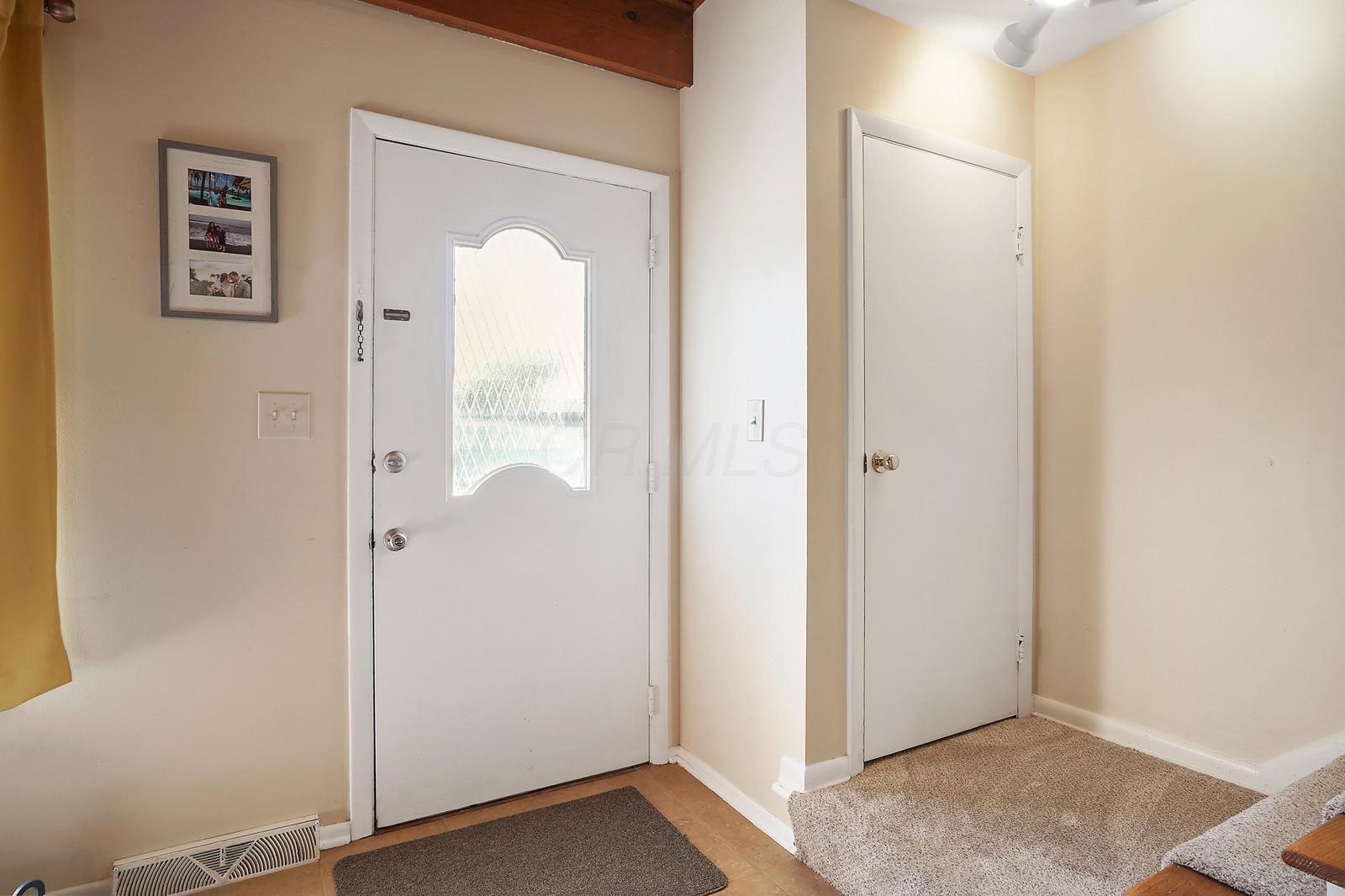 1092 Folkestone Road, Unit 13B Columbus, OH 43220 - Photo 4 of 24