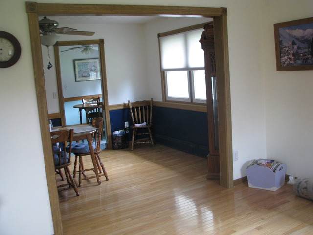 838 Carlisle Road Batavia, IL 60510 - Photo 5 of 13 a livingroom with lounge chair and a window