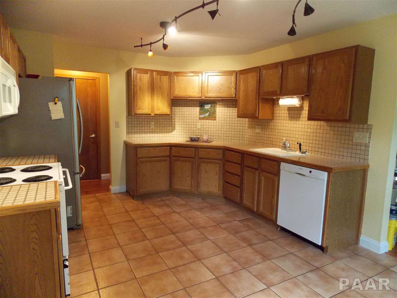 9715 West Dover Court Mapleton, IL 61547 - Photo 11 of 29 Gallery Image 11