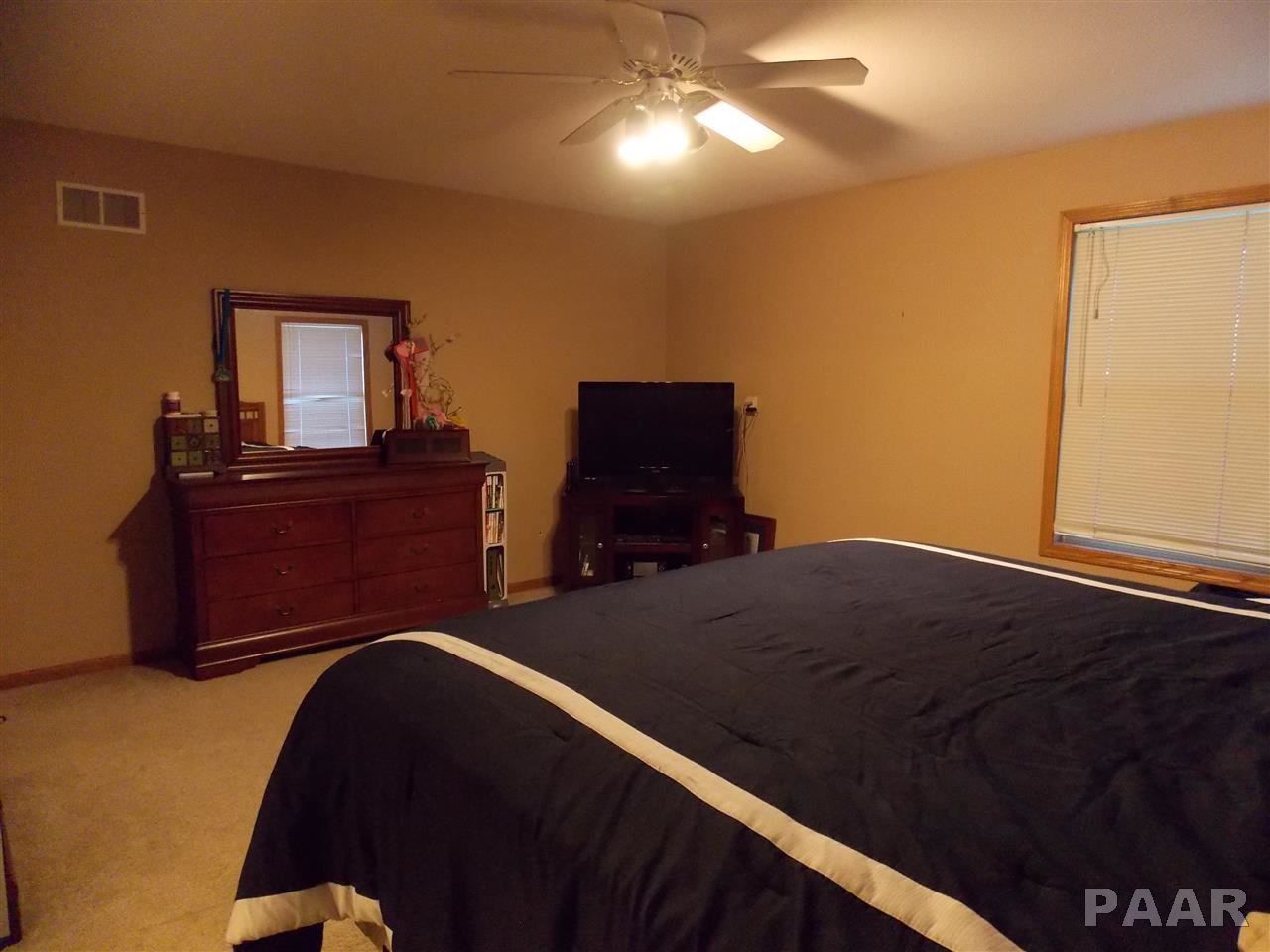 9715 West Dover Court Mapleton, IL 61547 - Photo 16 of 29 Gallery Image 16