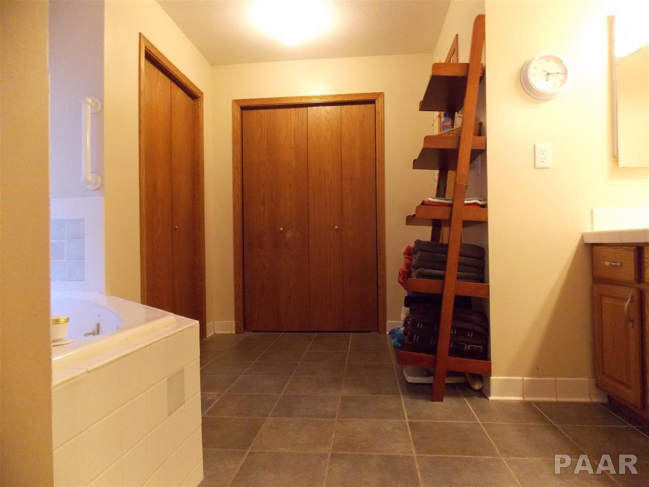 9715 West Dover Court Mapleton, IL 61547 - Photo 21 of 29 Gallery Image 21