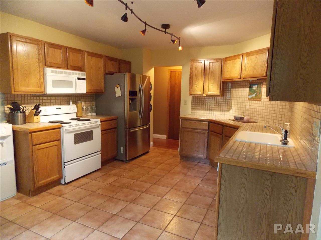 9715 West Dover Court Mapleton, IL 61547 - Photo 10 of 29 Gallery Image 10