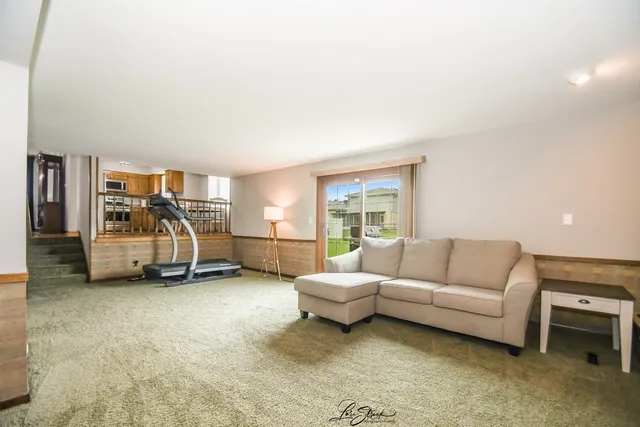 $379,990 | 15524 Pine Road, Oak Forest, IL 60452