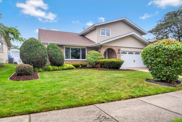 $379,990 | 15524 Pine Road, Oak Forest, IL 60452