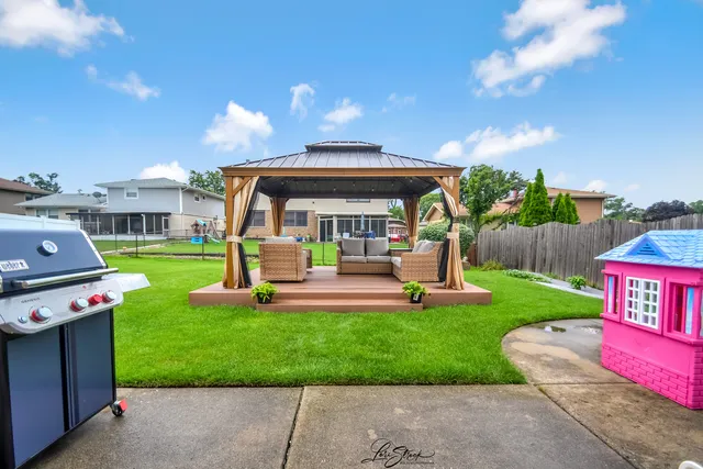 $379,990 | 15524 Pine Road, Oak Forest, IL 60452