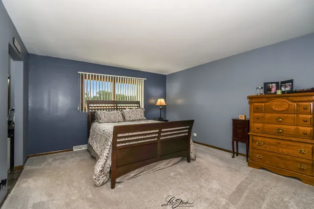 $379,990 | 15524 Pine Road, Oak Forest, IL 60452