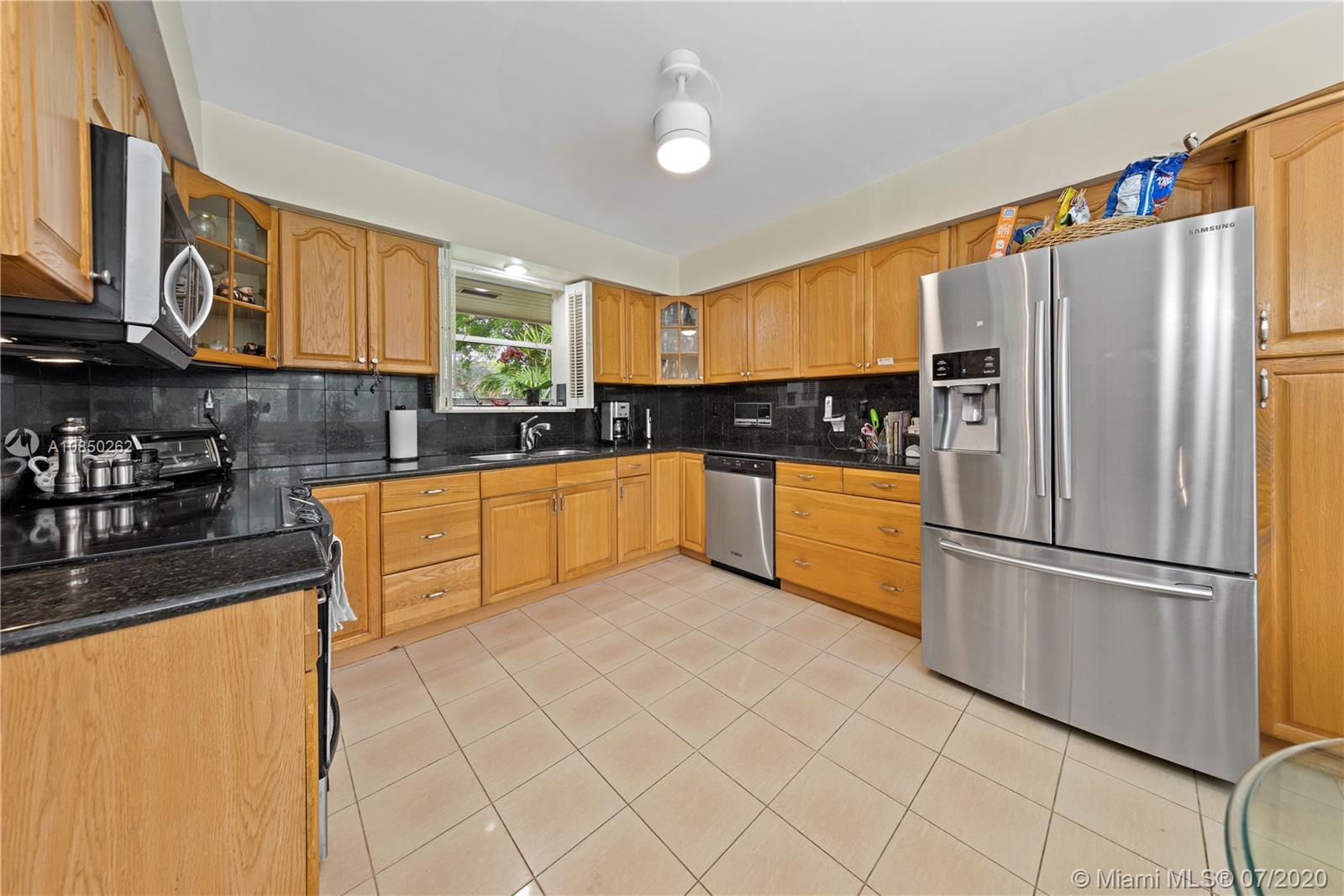 5540 Southwest 85th Street Miami, FL 33143 - Photo 11 of 35