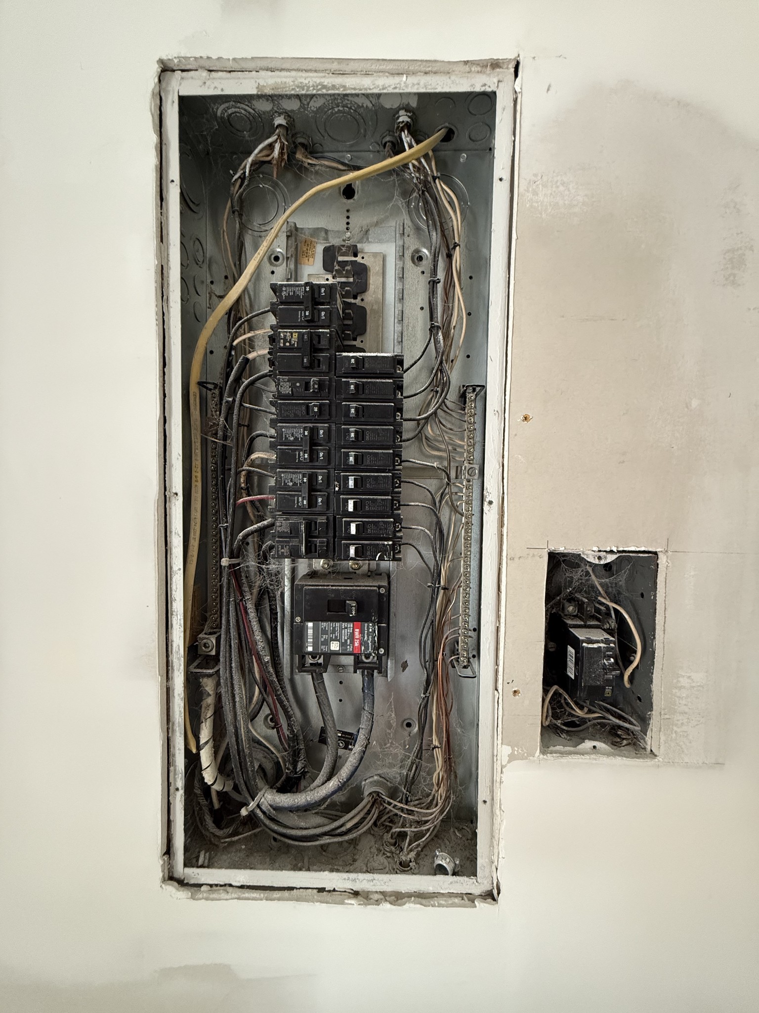 10261-2 Bridge Street Columbia, TN 38401 - Photo 11 of 14 a view of water heater room