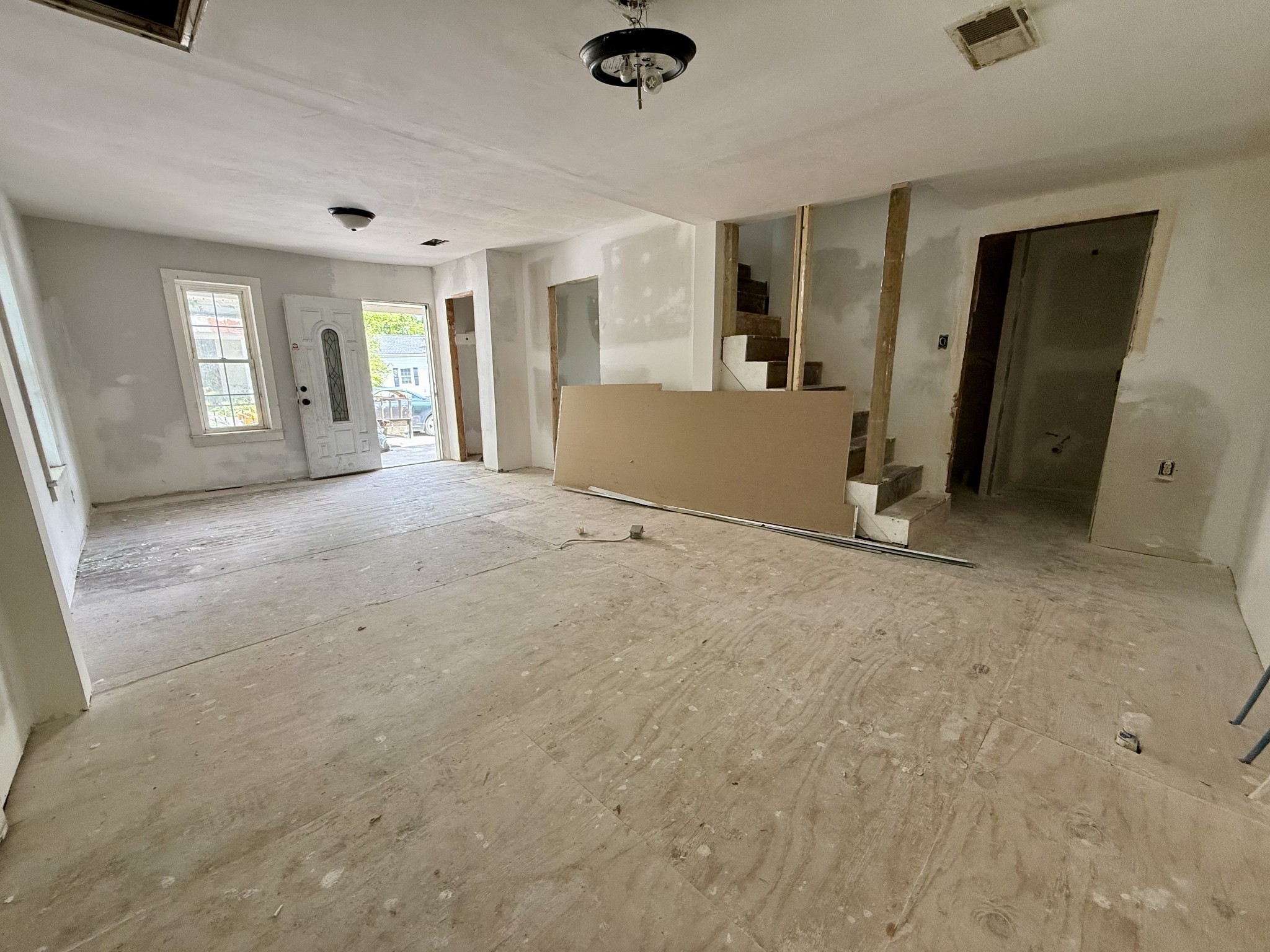 10261-2 Bridge Street Columbia, TN 38401 - Photo 3 of 14 a view of a livingroom with a window