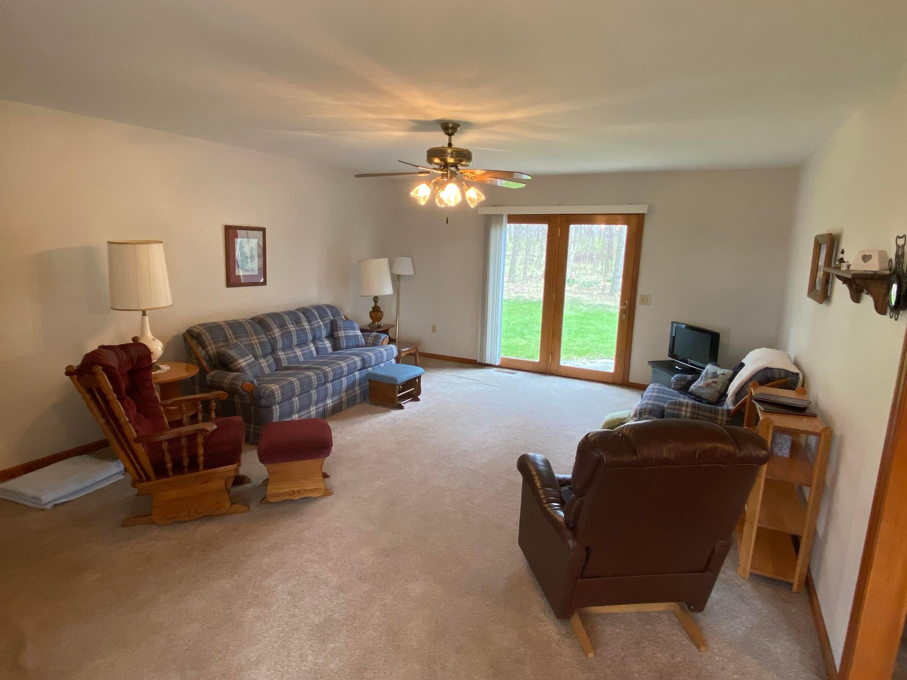 1675 Northridge Road Circleville, OH 43113 - Photo 14 of 49 Spacious Living Room