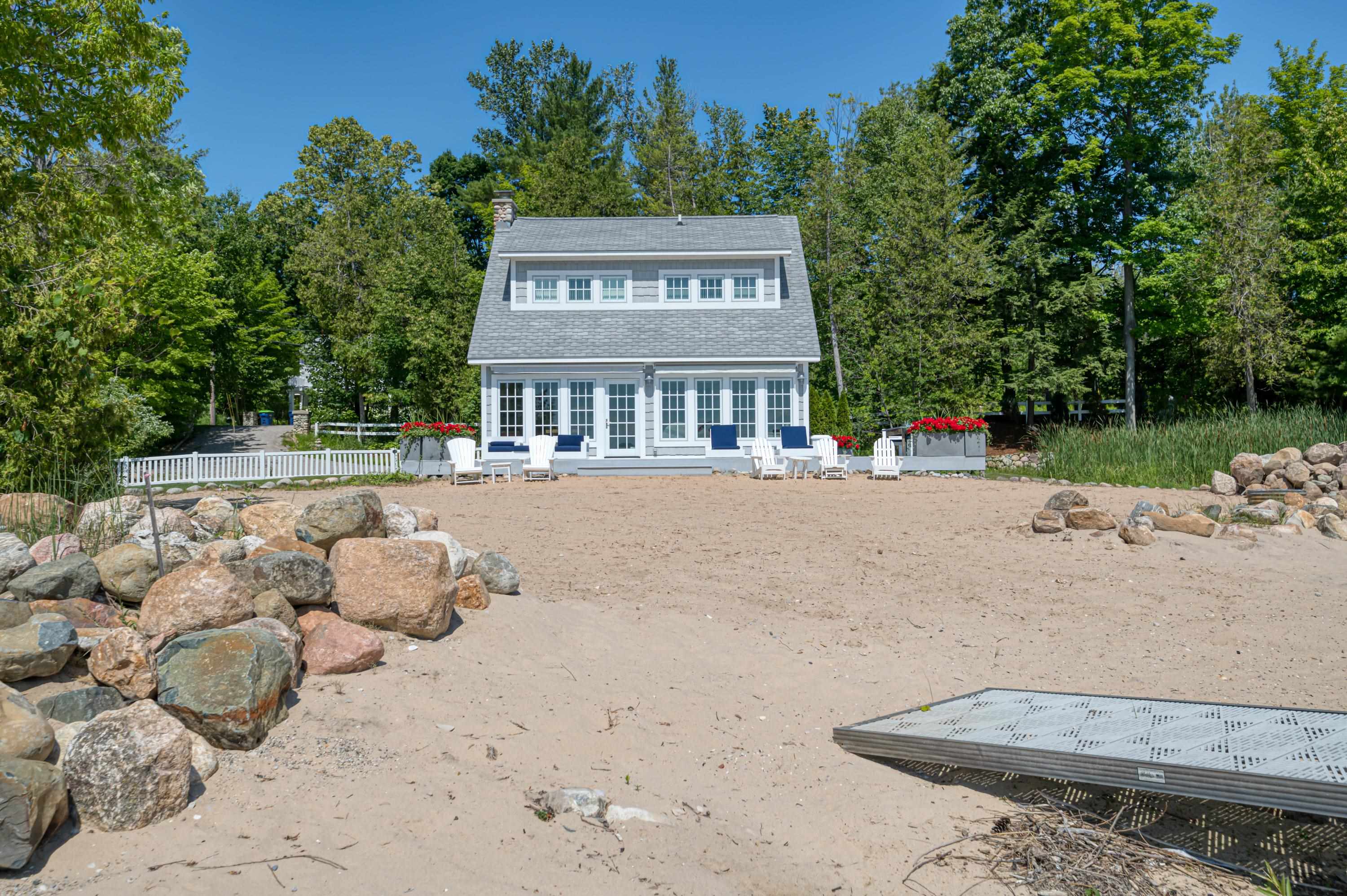 6298 East Shore Road Traverse City, MI 49686 - Photo 10 of 68 1911641-9.JPG