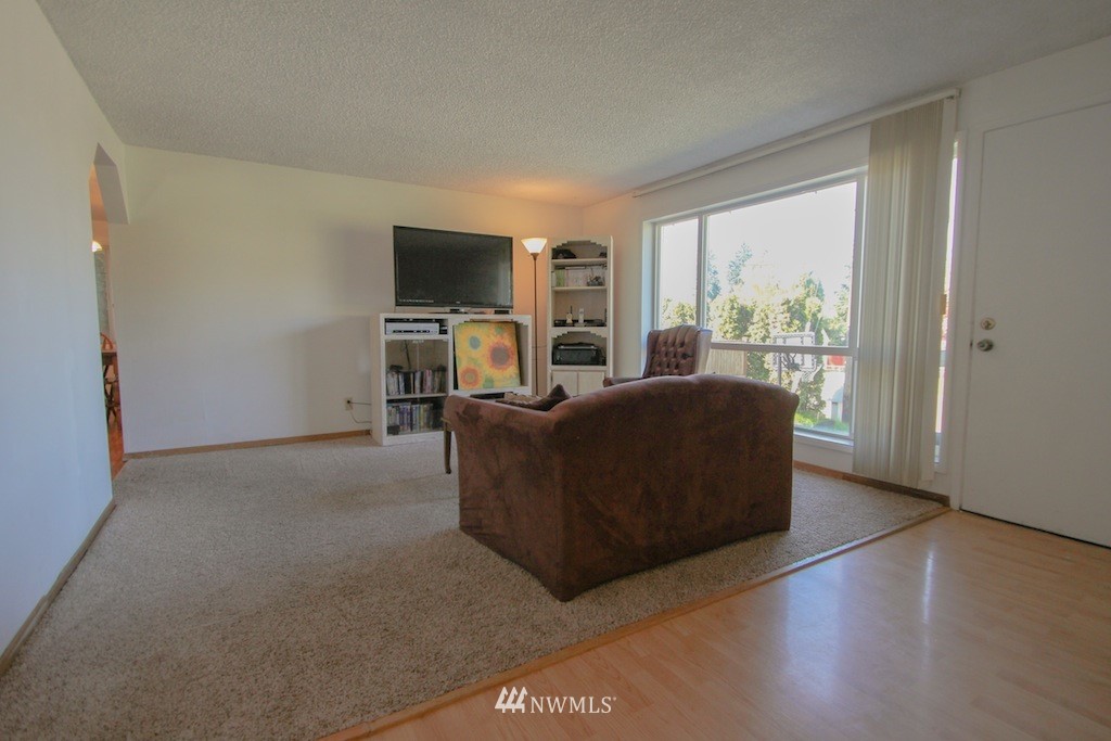 3500 Northeast 7th Place Renton, WA 98056 - Photo 3 of 12