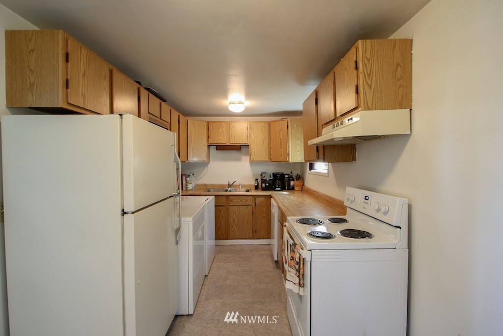 3500 Northeast 7th Place Renton, WA 98056 - Photo 5 of 12