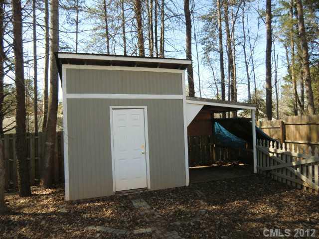 6909 Alanbrook Road Charlotte, NC 28215 - Photo 12 of 14 a view of outdoor space and deck