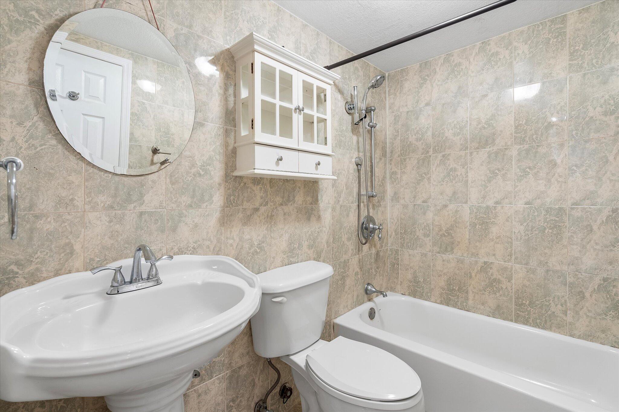 2138 Southwest 6th Street, Unit 301 Miami, FL 33135 - Photo 11 of 15 Bathroom