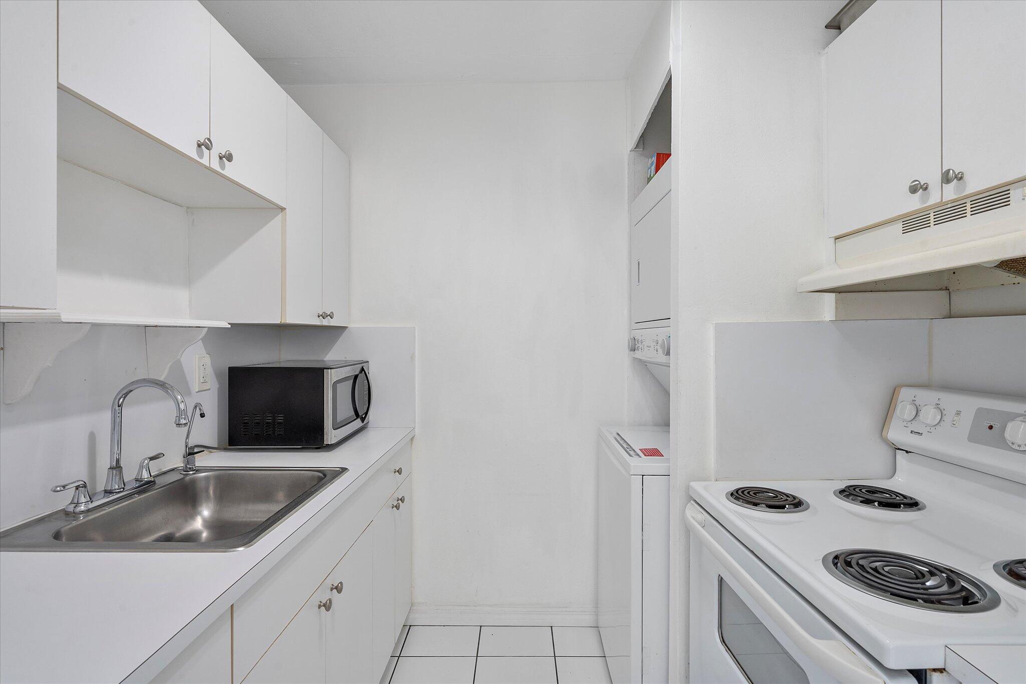 2138 Southwest 6th Street, Unit 301 Miami, FL 33135 - Photo 7 of 15 Kitchen
