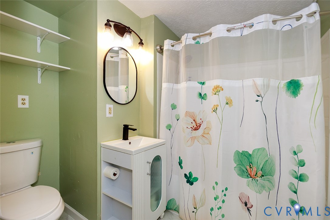 925 Fluvanna Road Newport News, VA 23601 - Photo 18 of 25 a bathroom with a toilet sink and mirror