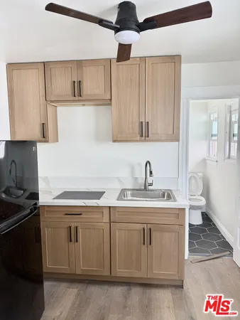 $2,000 | 44 Rose Avenue, Venice, CA 90291