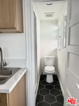 $2,000 | 44 Rose Avenue, Venice, CA 90291