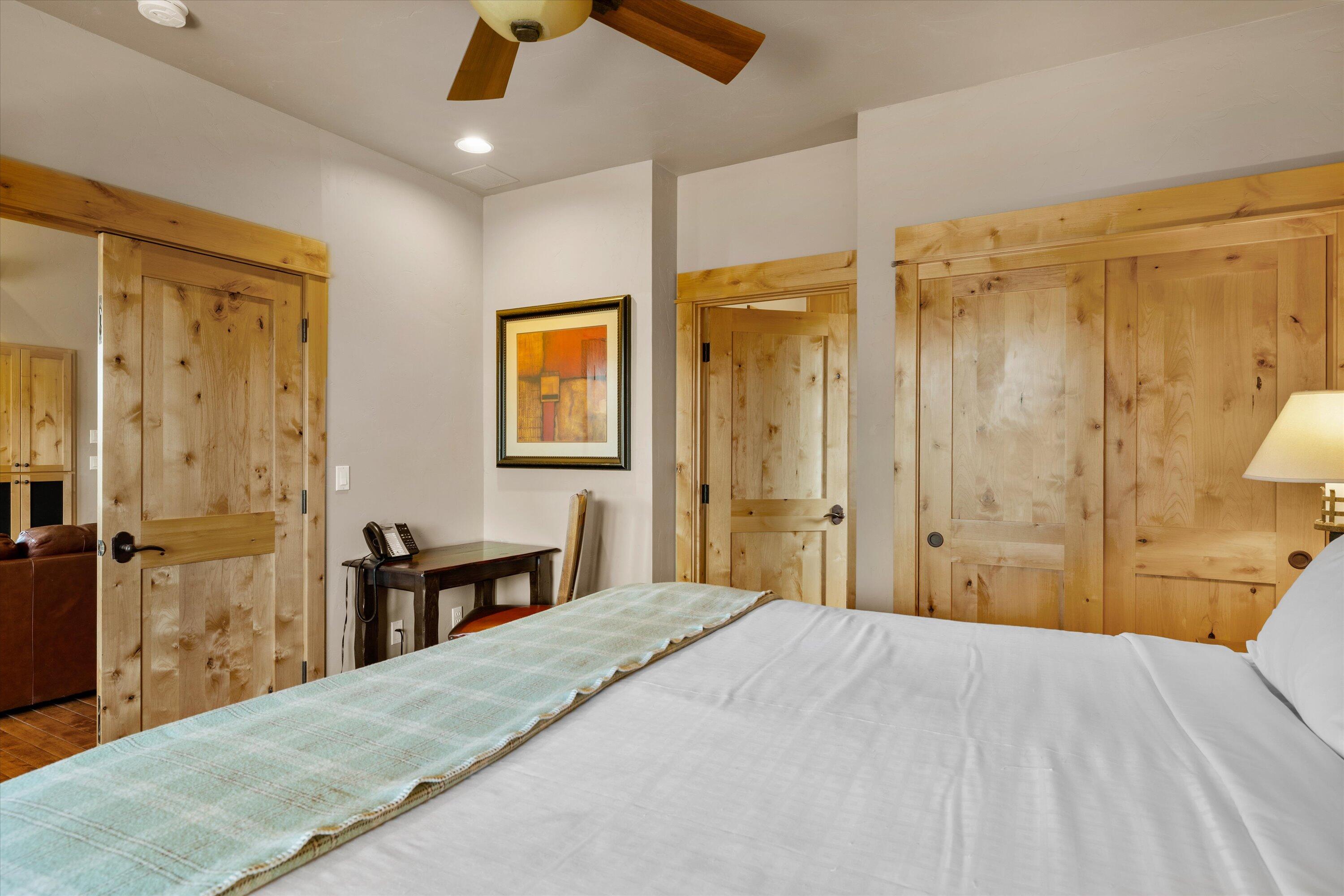 16711 Southwest Brasada Rnch Road, Unit CABIN 73 Powell Butte, OR 97753 - Photo 10 of 36 Primary Bedroom A
