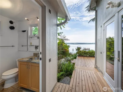 $9,800,000 | 3310 East Laurelhurst Drive Northeast, Seattle, WA 98105