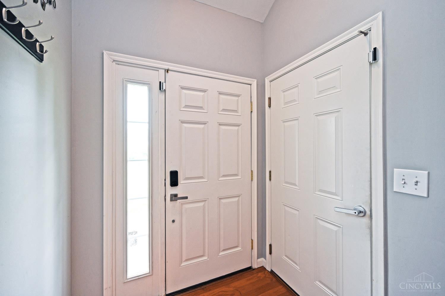7302 Bridge Point Drive Cincinnati, OH 45248 - Photo 6 of 42