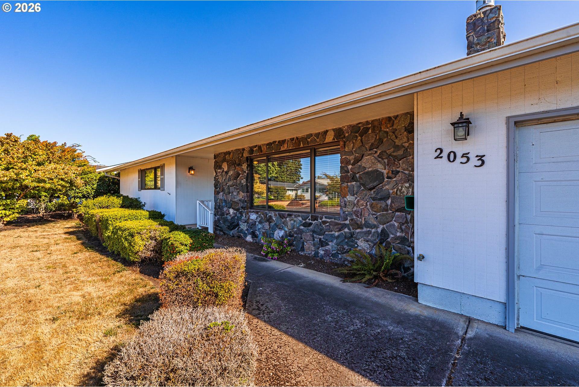 2053 Firth Avenue Springfield, OR 97477 - Photo 3 of 29 Gallery Image 3