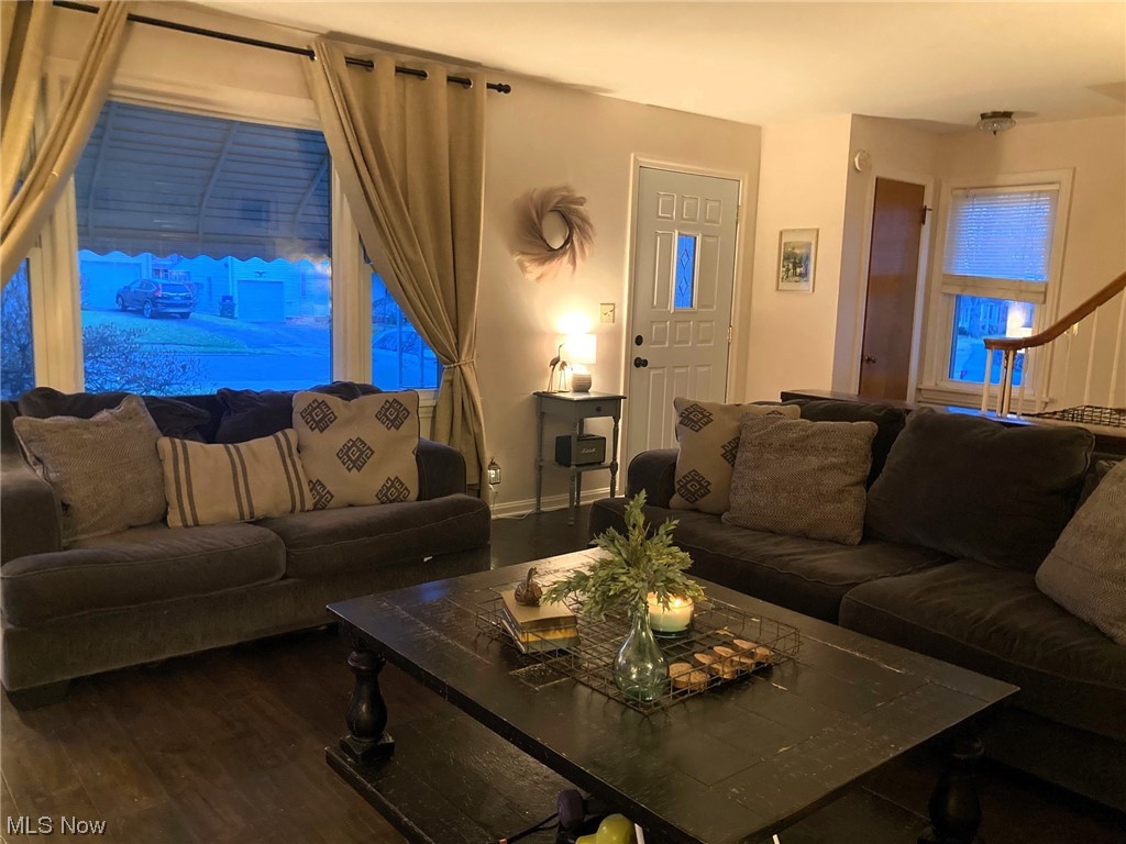 Living room with nice front window for natural lighting