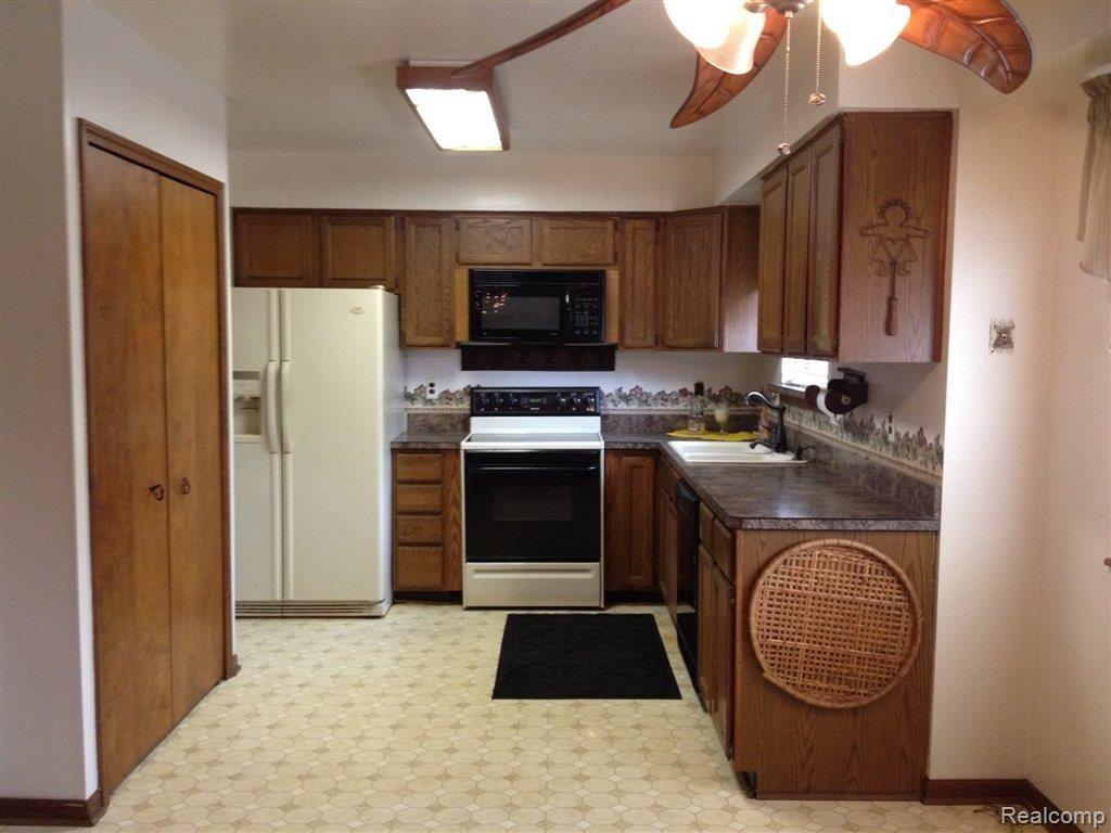 21645 Merriman Road New Boston, MI 48164 - Photo 9 of 16 Merriman 016.JPG