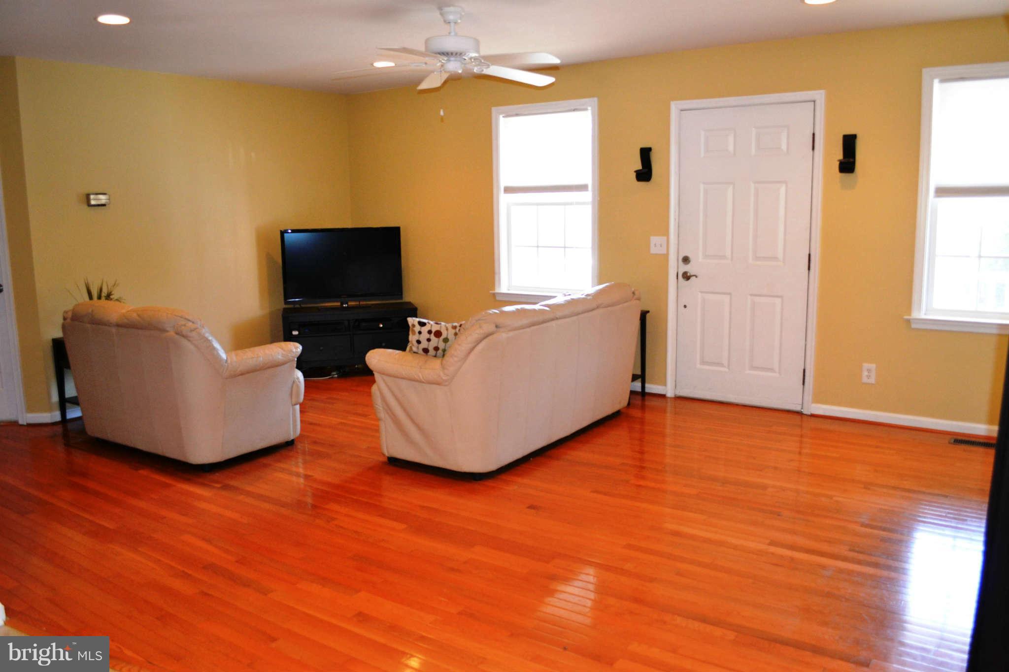 300 Decatur Road Stafford, VA 22554 - Photo 8 of 29 Living Room