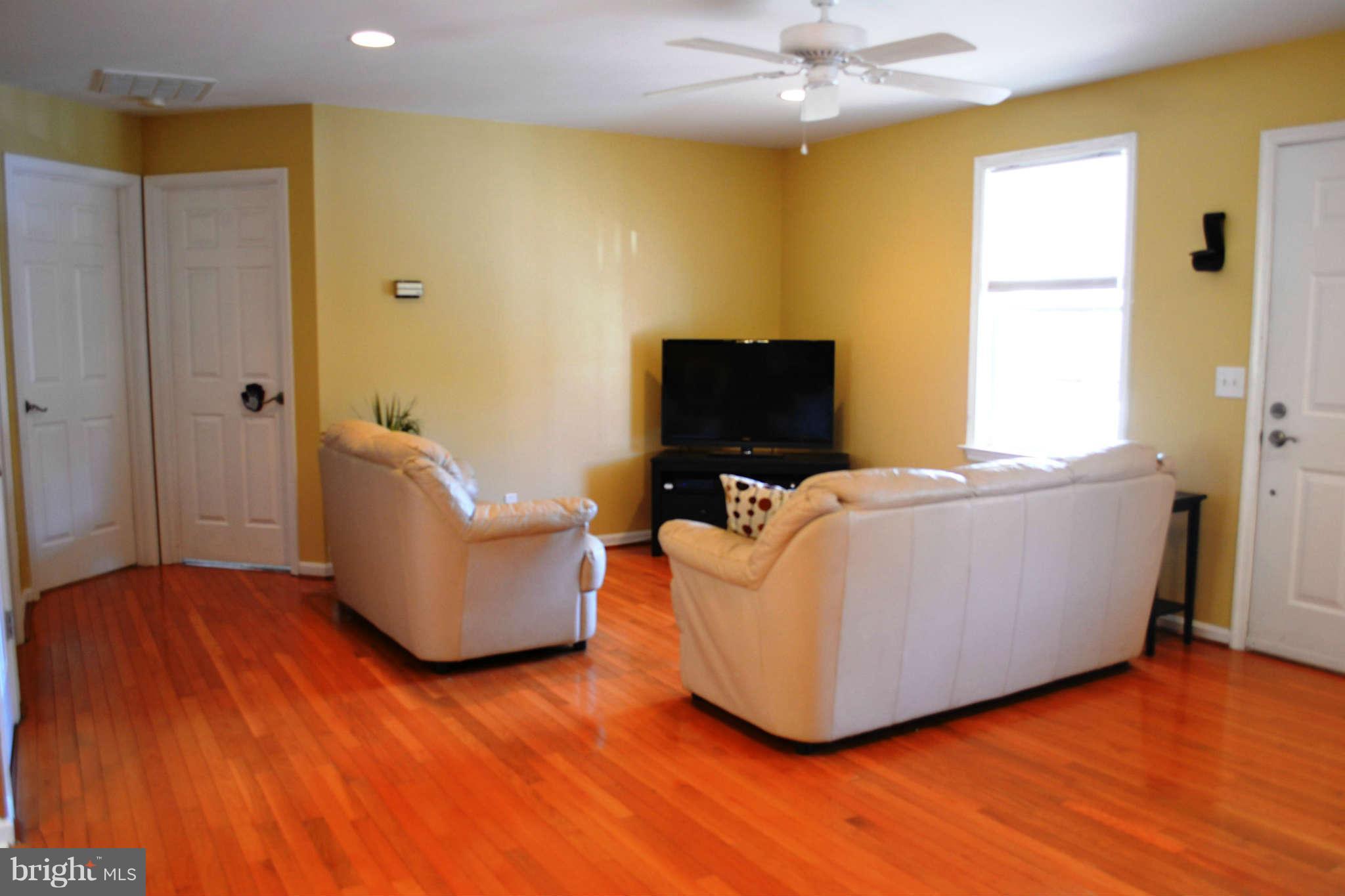 300 Decatur Road Stafford, VA 22554 - Photo 9 of 29 Living Room
