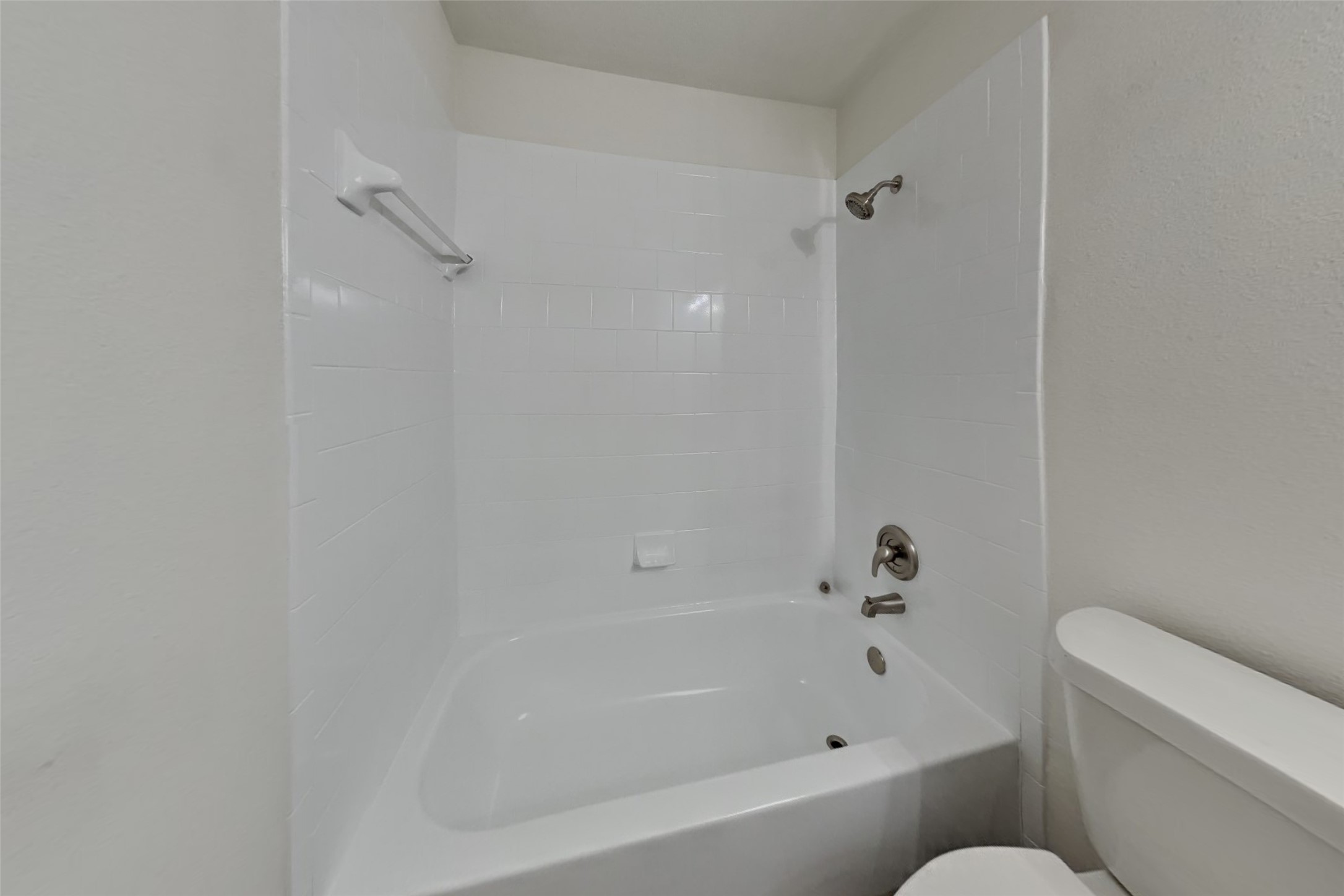 10414 Falling River Drive Houston, TX 77095 - Photo 14 of 18 a bathroom with a bathtub and toilet