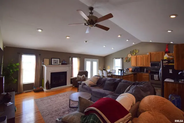 $255,000 | 10341 Puckett Lane, Mount Vernon, IL 62864