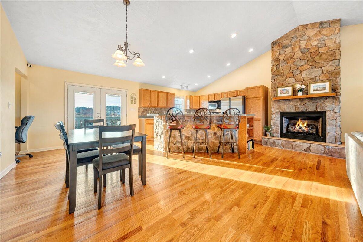 110 Aftons Meadow Road Vinton, VA 24179 - Photo 8 of 48 Kitchen/Eating Area
