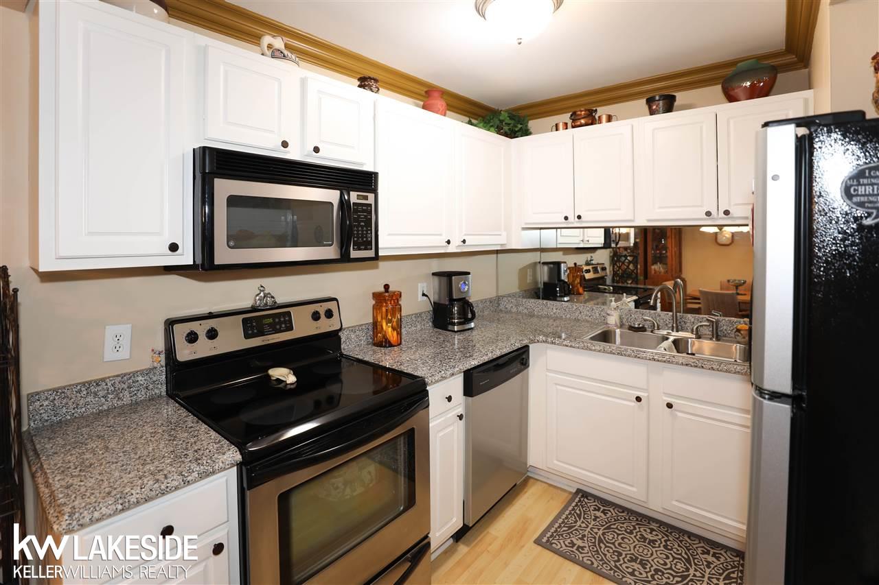 2309 Walton Boulevard, Unit 31 Rochester Hills, MI 48309 - Photo 8 of 23