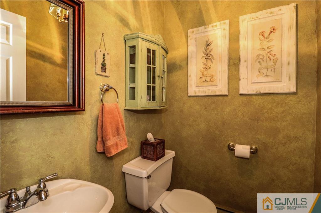 31 Sherwood Road Edison, NJ 08820 - Photo 14 of 25 a bathroom with a toilet sink and mirror