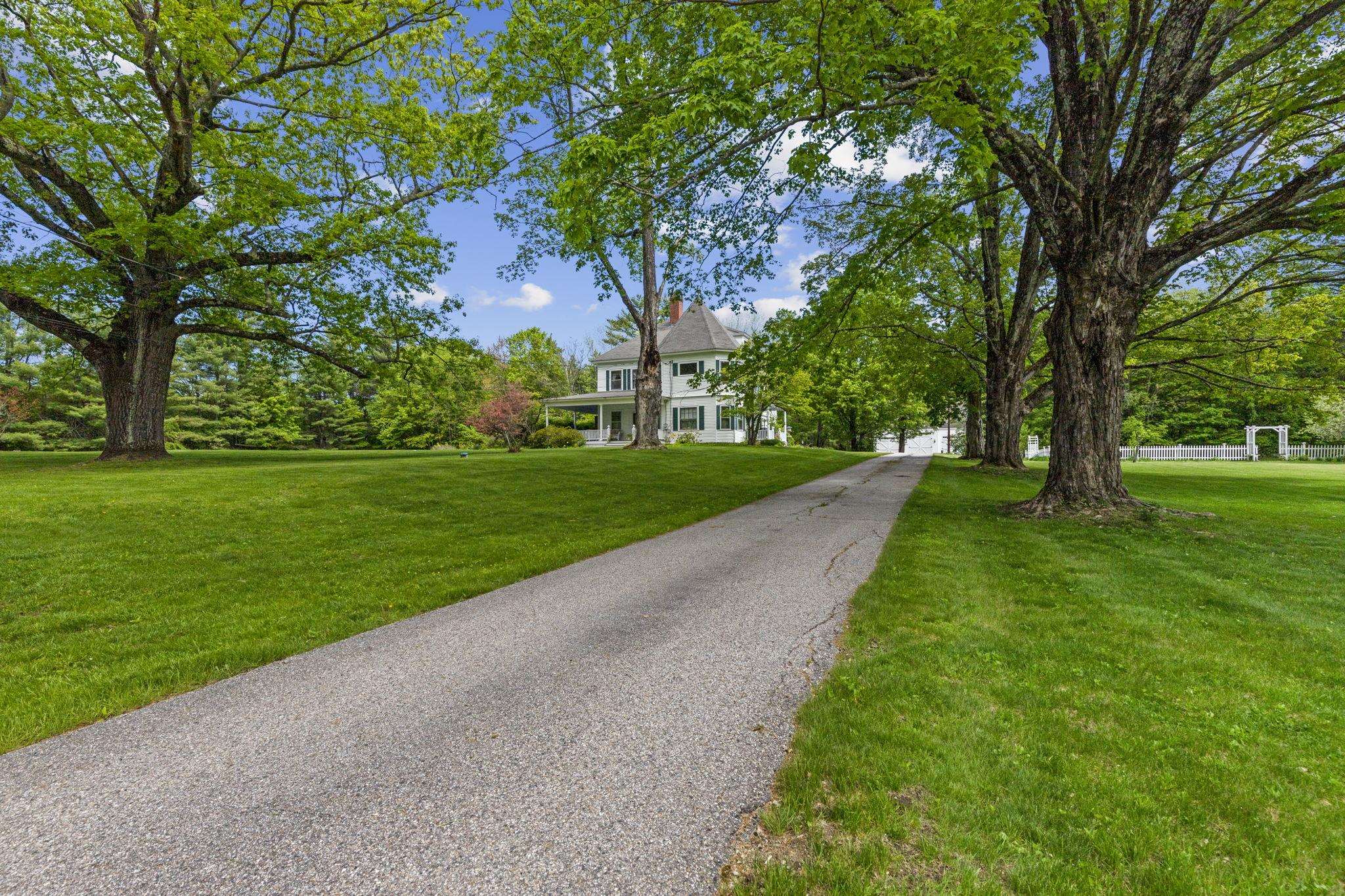 244 Wentworth Road Brookfield, NH 03872 - Photo 2 of 30